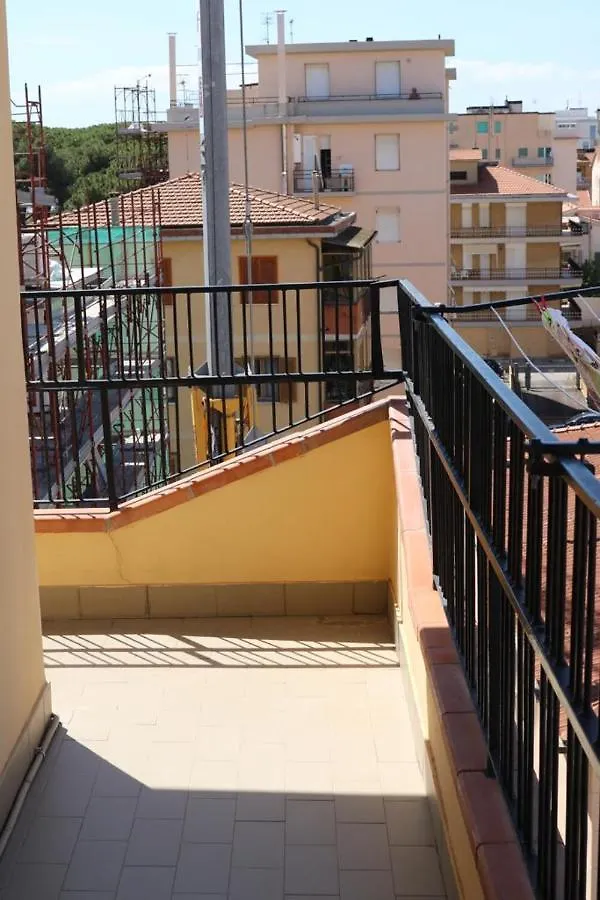 Rossini Apartment Fronte Mare Follonica 0*,  Italy