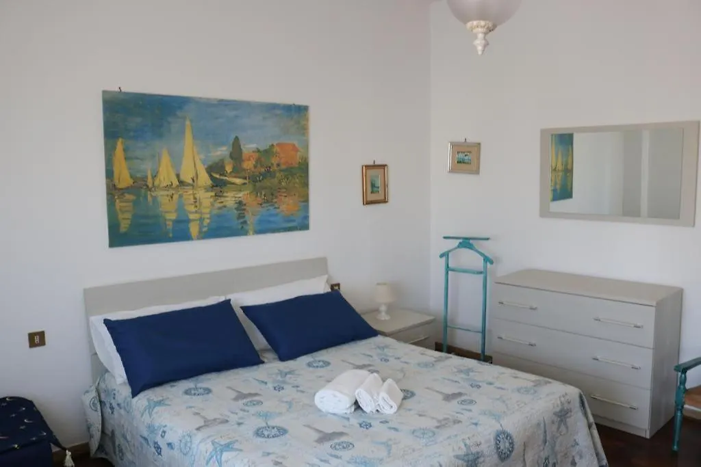 Rossini Apartment Fronte Mare 福洛尼卡 意大利
